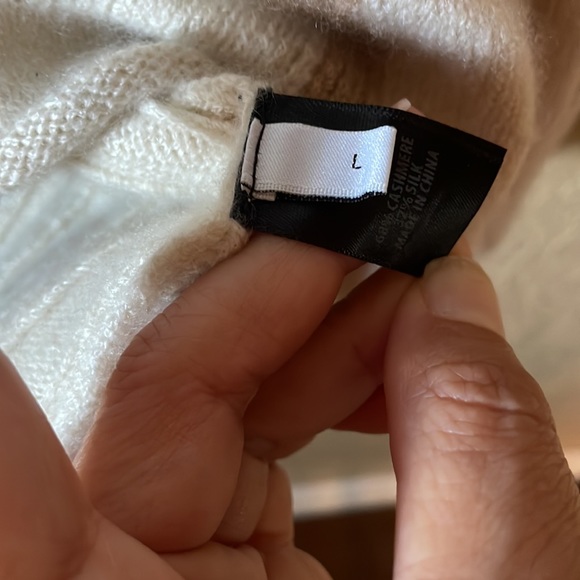 NWT ✨ ST. JOHN Cashmere Silk Blend Sweater - Picture 13 of 13